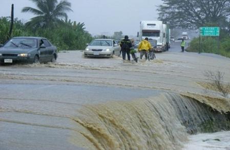 Reconstruirán 11 puentes dañados por lluvias en Limón