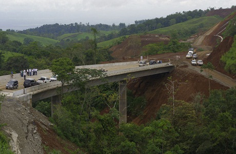 Avanza la construcción de la carretera a San Carlos