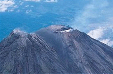 Descubre los volcanes de Costa Rica desde el aire